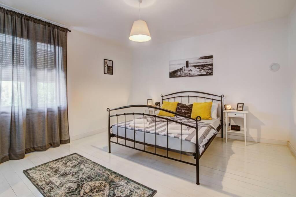 Vacation Home Korina Сень Экстерьер фото